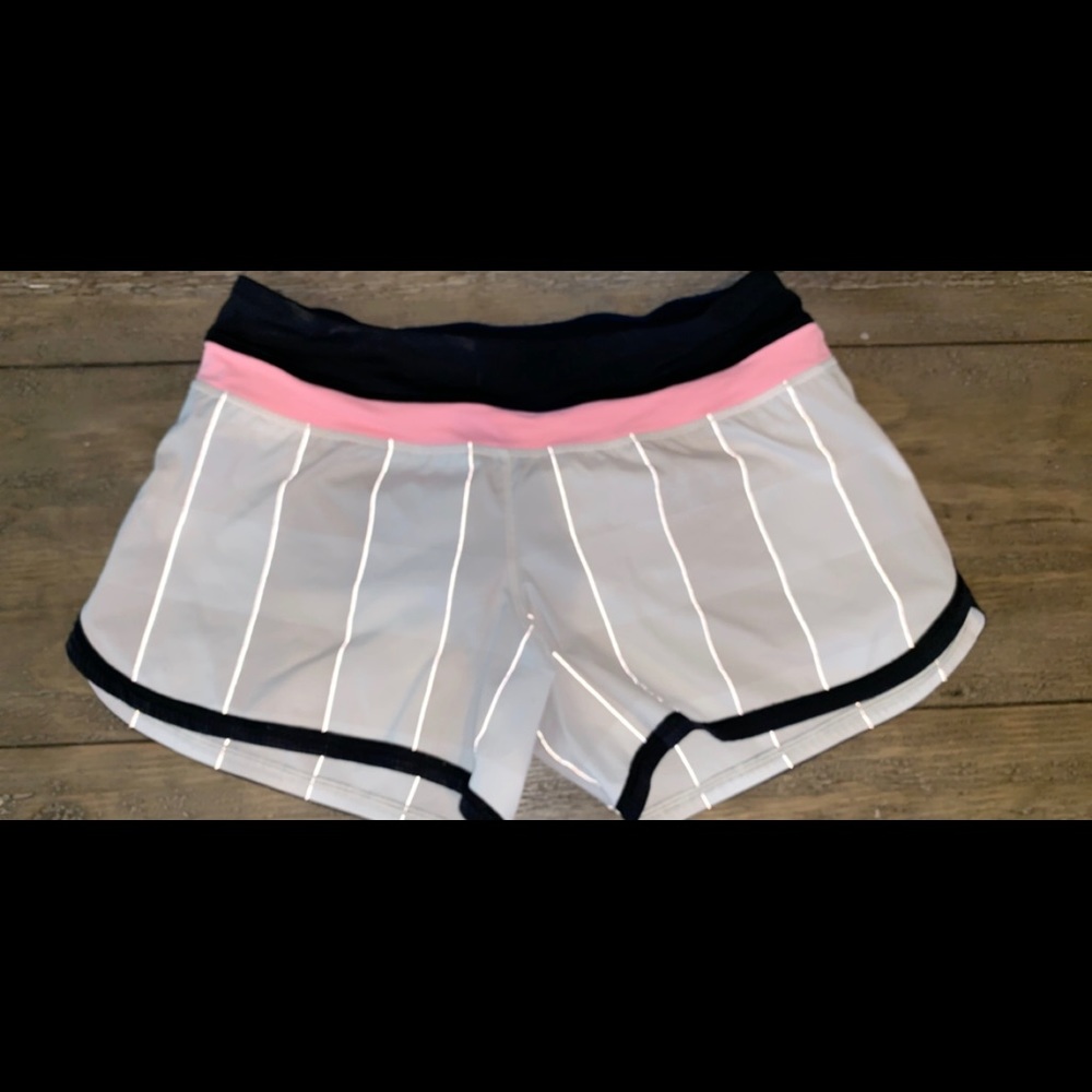 LuLulemon  speed shorts size 6 vguc